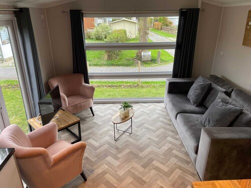 Charming Chalet With Spacious Garden, on a Holiday Park Near the Wadden Sea