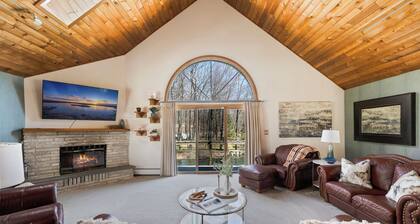 Spacious Home w/Pool/Hot Tub, Mins to Parks/Skiing