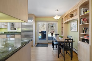 Fridge, microwave, oven, stovetop - Spacious Home w/Pool/Hot Tub, Mins to Parks/Skiing (Monroe)