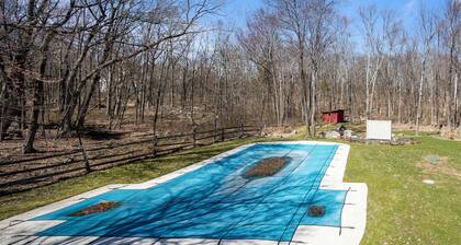 Spacious Home w/Pool/Hot Tub, Mins to Parks/Skiing