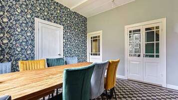 Classic House, 2 Bedrooms | Dining