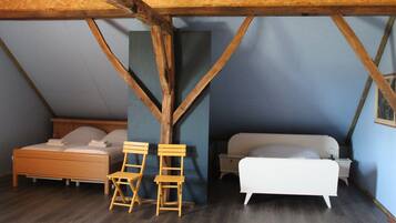 5 bedrooms, bed sheets