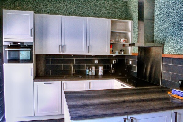 Fridge, microwave, dishwasher, coffee/tea maker