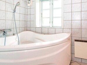 Comfort House, 3 Bedrooms | Spa treatment