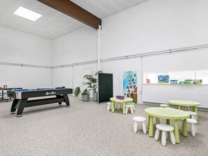 Comfort Apartment, 3 Bedrooms | Games room - 6 Person Holiday Home in Brovst (Brovst)