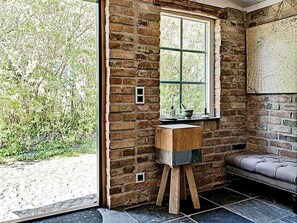 المنشأة من الداخل