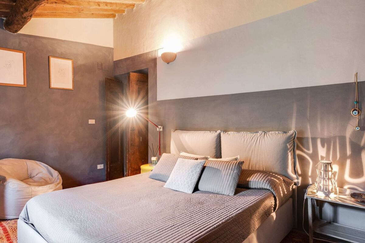 Classic House, Multiple Bedrooms | 5 bedrooms, individually furnished, bed sheets