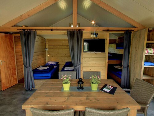 Cozy Tentlodge With Roofed Terrace in a Green Area