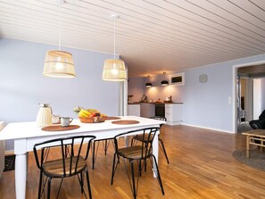 Apartamento clásico, 3 habitaciones | Interior