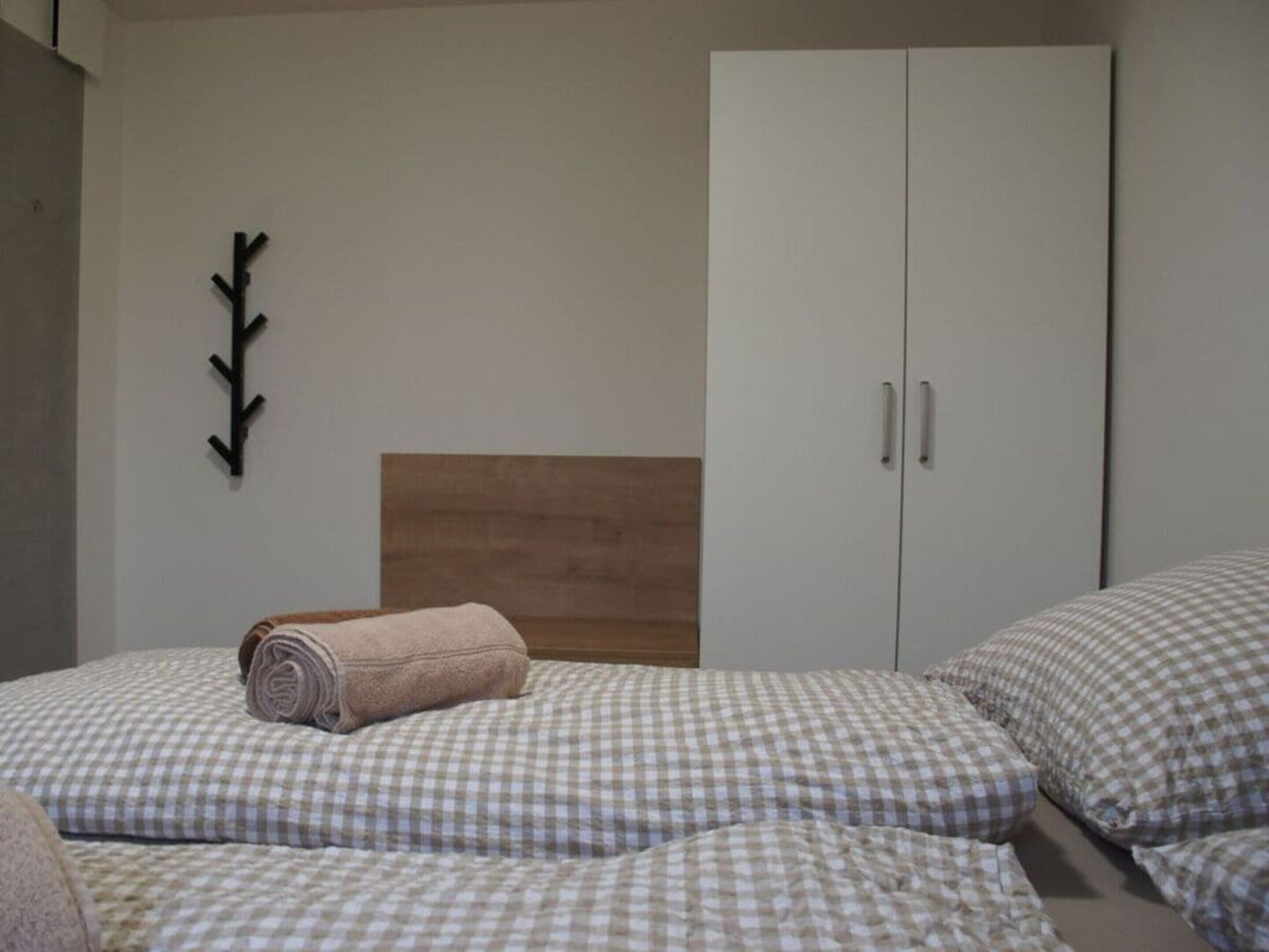 House | 1 bedroom, individually furnished, bed sheets