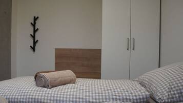 House | 1 bedroom, individually furnished, bed sheets