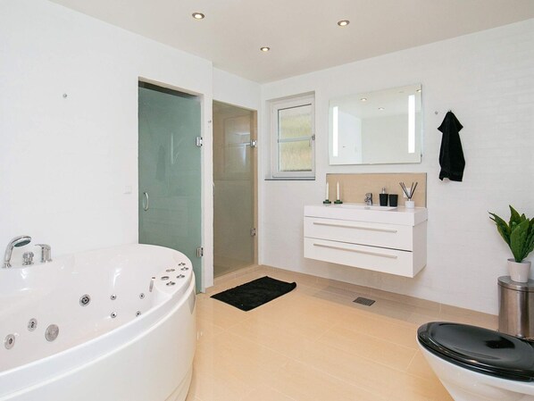 Comfort House, 4 Bedrooms | Interior