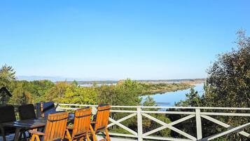 Classic House, 5 Bedrooms | Water view