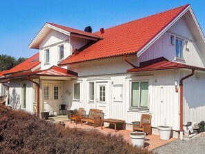 Classic House, 5 Bedrooms | Exterior - 5 Person Holiday Home in Klovedal (Klovedal)