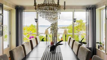 Classic House, 5 Bedrooms | Interior