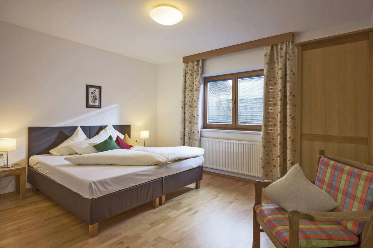 Deluxe Apartment, 4 Bedrooms | 6 bedrooms, individually furnished, bed sheets