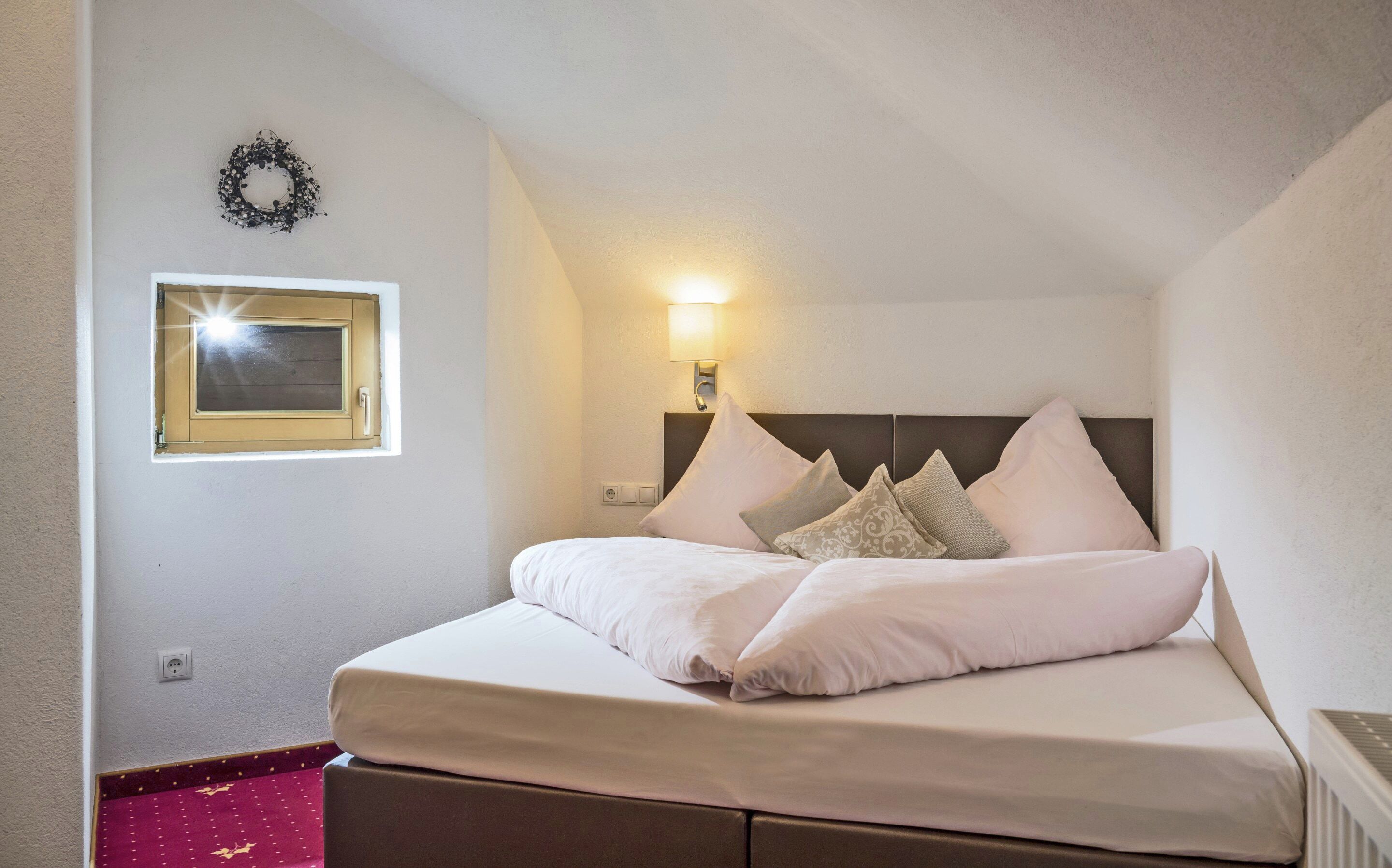 Classic Apartment, 2 Bedrooms | 6 bedrooms, individually furnished, bed sheets