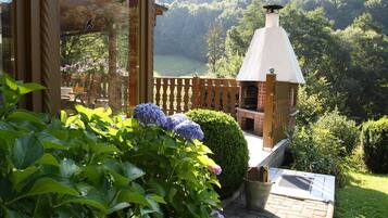 Classic Apartment, 2 Bedrooms | Garden