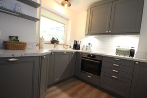 Deluxe Apartment, 3 Bedrooms | Private kitchen | Fridge, microwave, oven, dishwasher