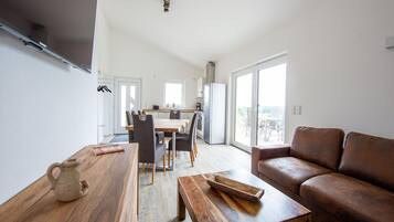 Comfort House, 3 Bedrooms | Living room