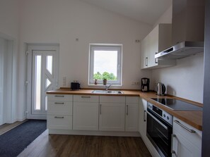 Comfort-Haus, 3 Schlafzimmer | Eigene Küche | Kühlschrank, Mikrowelle, Ofen, Herdplatte