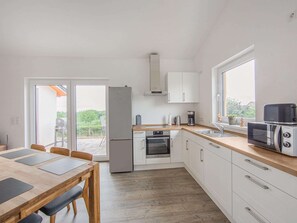 Deluxe House, 3 Bedrooms | Private kitchen | Fridge, microwave, oven, stovetop