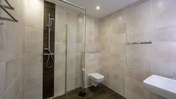 Classic House, 6 Bedrooms | Bilik Mandi | Pancuran mandi