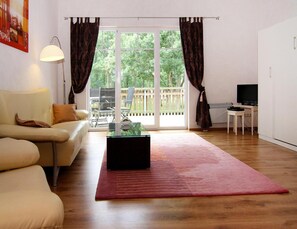 Classic-Apartment, 2 Schlafzimmer | Wohnzimmer | DVD-Player