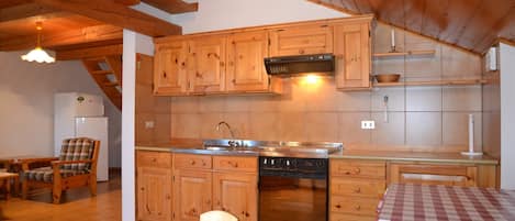 Classic Apartment, 3 Bedrooms | Dining