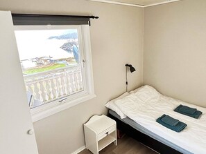 Comfort Apartment, 4 Bedrooms | Interior - 6 Person Holiday Home in Sundlandet (Hitra)