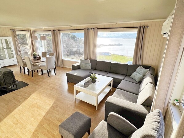 Comfort Apartment, 4 Bedrooms | Interior - 6 Person Holiday Home in Sundlandet (Hitra)