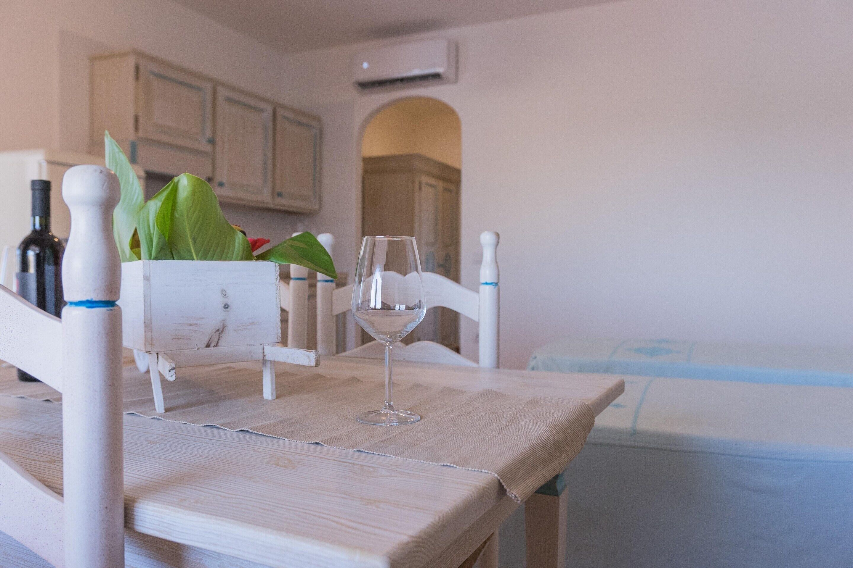Classic Apartment, 3 Bedrooms | Dining