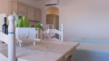 Classic Apartment, 3 Bedrooms | Dining