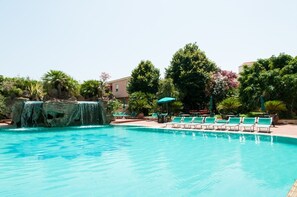 Apartamento luxo, 2 quartos | Piscina | Piscina externa