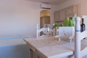 Classic Apartment, 3 Bedrooms | Dining - Le Residence del Golfo Orosei (Orosei)