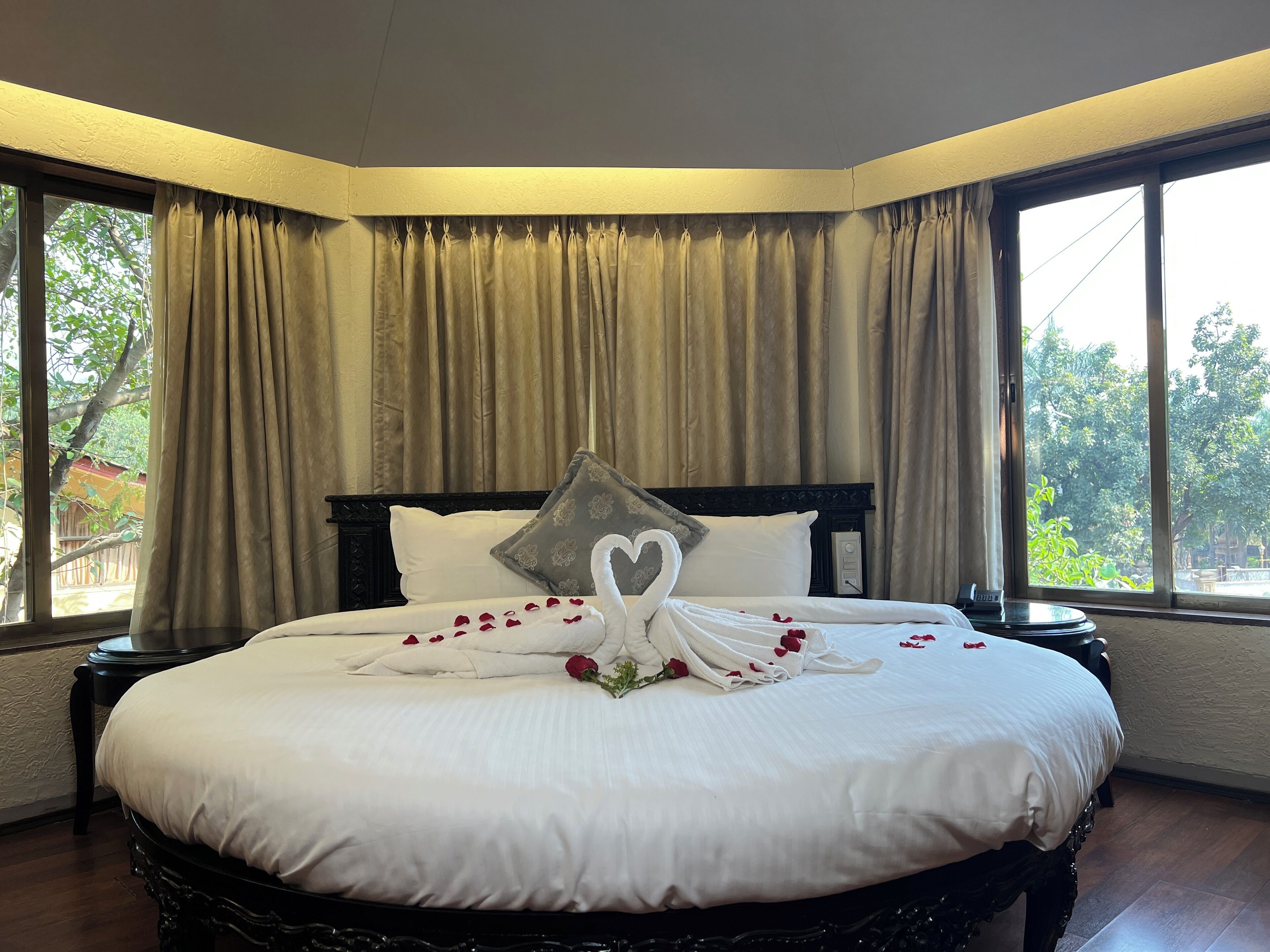 Royal Studio Suite | Free WiFi, bed sheets