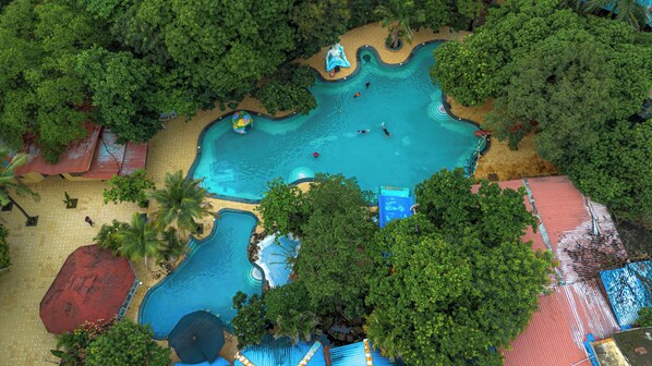 Kolam renang outdoor