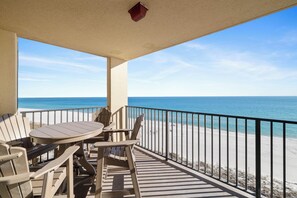 Outdoor dining - Phoenix V 913 by Liquid Life (Orange Beach)