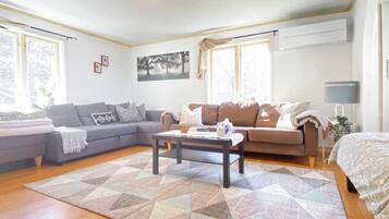 Classic House, 2 Bedrooms | Interior