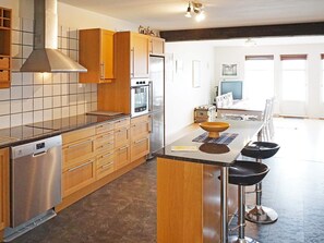 Classic House, 2 Bedrooms | Interior - 6 Person Holiday Home in Kungshamn (Kungshamn)