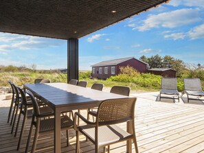 Casa clásica, 5 habitaciones | Vista desde la propiedad