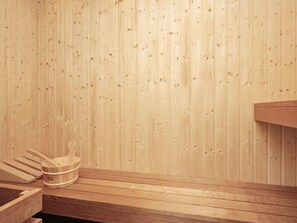 Classic Apartment, 4 Bedrooms | Sauna