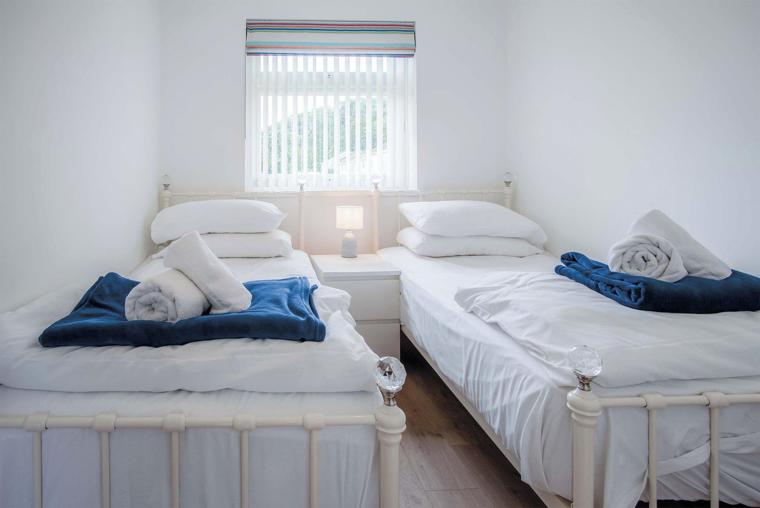 2 kamar tidur dan seprai linen