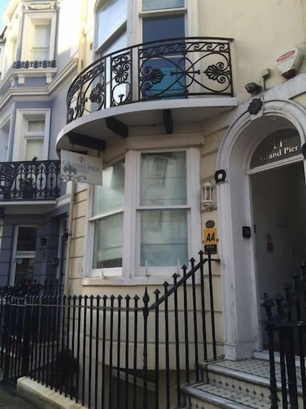 Exterior detail - Relaxing Seaside Haven Close to Pier & Marina (Brighton and Hove)