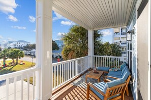 Property grounds - Tequila Sunrise - Ocean View, 4 bedroom 3 bath, pet friendly (Carolina Beach)