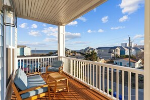 Property grounds - Tequila Sunrise - Ocean View, 4 bedroom 3 bath, pet friendly (Carolina Beach)