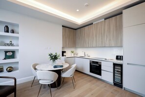 Private kitchen - 3 Bed with Cinema Room in Portobello Road corner (London)