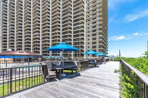 Outdoor dining - Beautiful Oceanfront 2 Bedroom w/Den at Sea Watch (Ocean City)