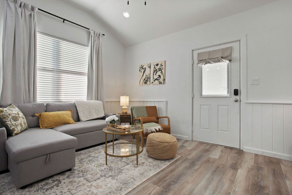 Smart TV, table tennis, music library, stereo