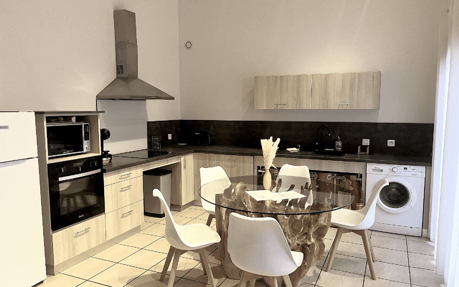 Réfrigérateur, micro-ondes, four, lave-vaisselle